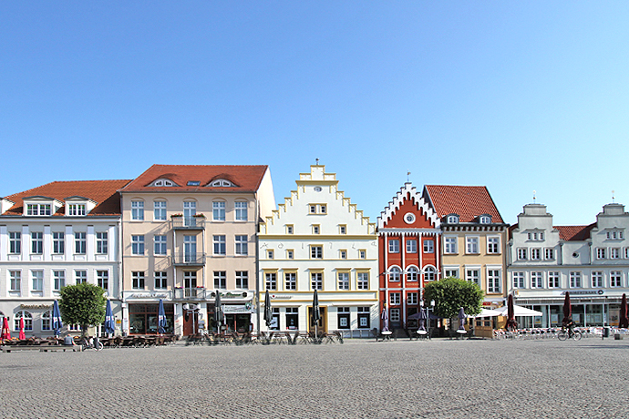 Hansestadt Greifswald: historische Gebäude am Marktplatz, POI