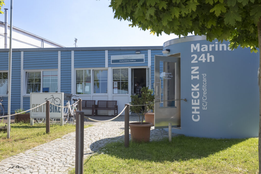 Hafenmeisterbüro und Check IN Marina Greifswald